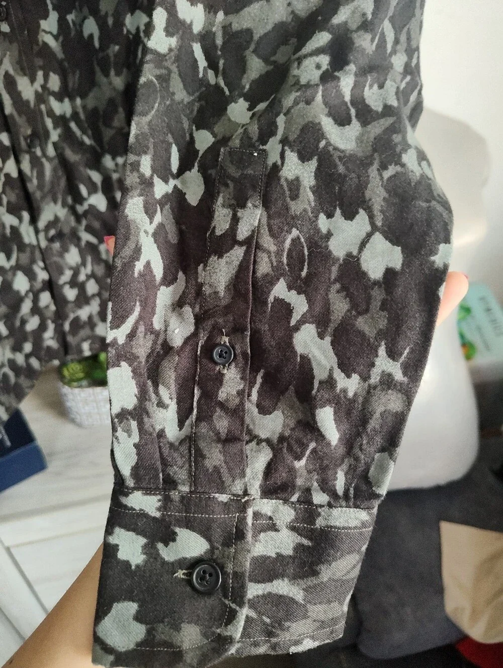 Club Monaco Men's Black and Gray Camouflage Shirt Jacket SZ M Slim Fit
